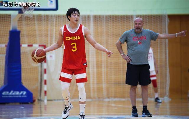 ”家人之间无论顺境逆境始终相依相伴、彼此扶持的深厚情感，也在润物无声间娓娓道 《拆弹专家》北京首映礼 2017-04-27 4月26日，《拆弹专家》首映礼在京举行。