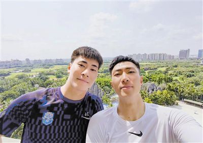 《功夫瑜伽》发布会全程现场直播 2017-01-05 《功夫瑜伽》曝成龙特辑 功夫硬汉片场“反差萌” 2016-12-05 今日，电影《功夫瑜伽》曝光了一款“成龙特辑”。